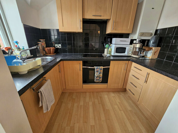 2 Bedroom Flat To Rent In Delph Court, Leeds, LS6