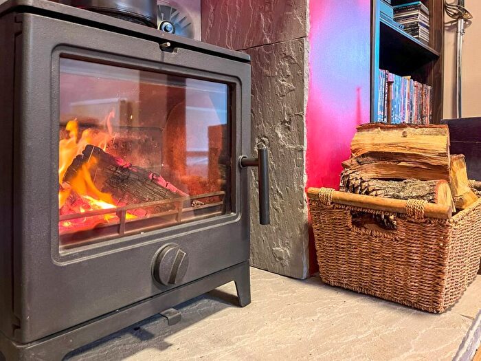 3 Bedroom End Of Terrace House For Sale In Mayfield Road, Southam, Warwickshire, CV47