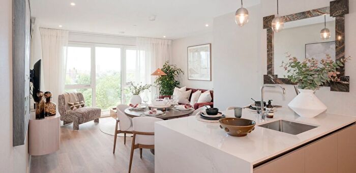 2 Bedroom Flat For Sale In Bow View Apartments, Bow Green, Bow, E3