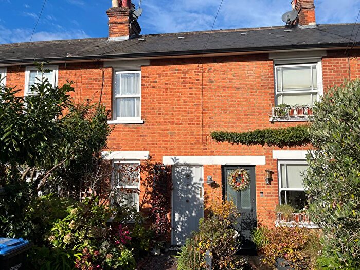 2 Bedroom Cottage For Sale In Church Walk, Chertsey, KT16