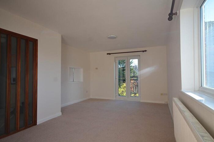2 Bedroom Flat To Rent In Crown Walk, Wembley, Middlesex, HA9