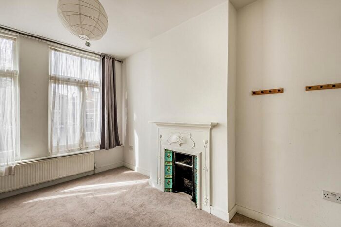 2 Bedroom Flat To Rent In Rushey Green London, SE6