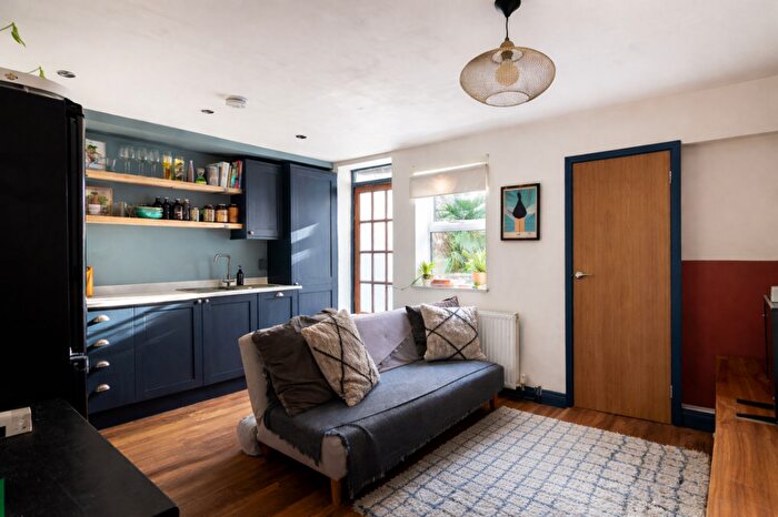 1 Bedroom Flat To Rent In Livingstone Road, Hove, BN3