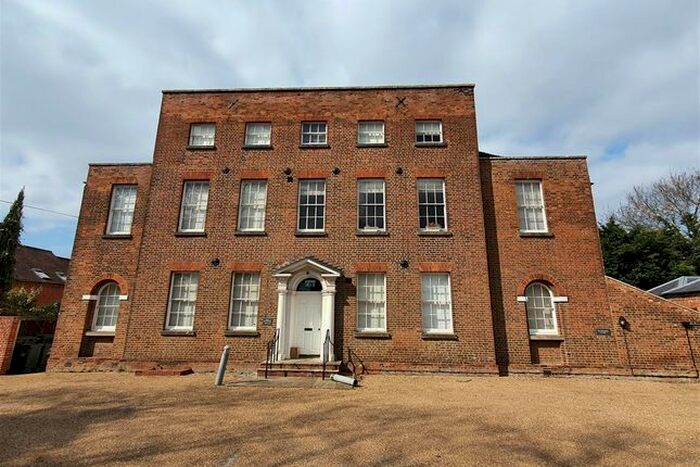 1 Bedroom Flat To Rent In Lesser Knowlesthorpe, 24 Barton Mill Road, Canterbury CT1