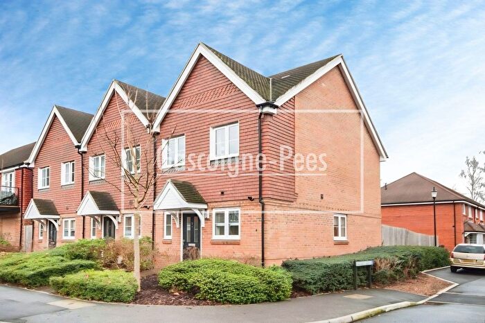 2 Bedroom Property To Rent In Alderbank Drive, Godalming, GU7