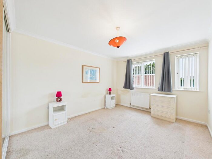 2 Bedroom Flat To Rent In Landseer Court, Tadley, RG26