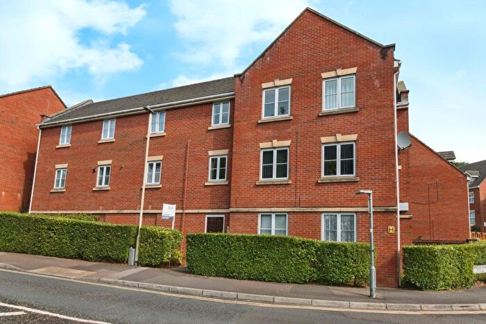 2 Bedroom Flat For Sale In Kinnerton Way, Exeter, Devon, EX4
