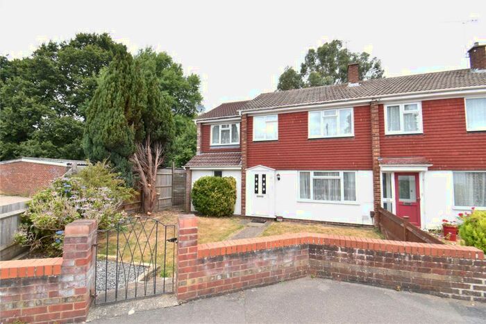 4 Bedroom Semi-Detached House To Rent In Union Street, Farnborough, Hampshire, GU14