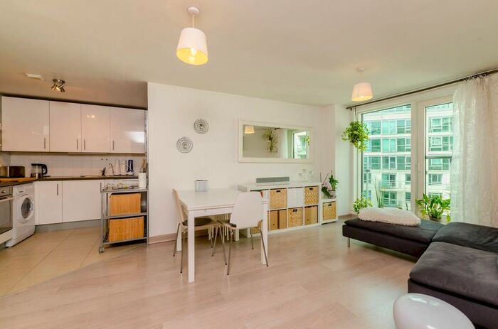 1 Bedroom Flat To Rent In St George Wharf, Vauxhall, London, SW8