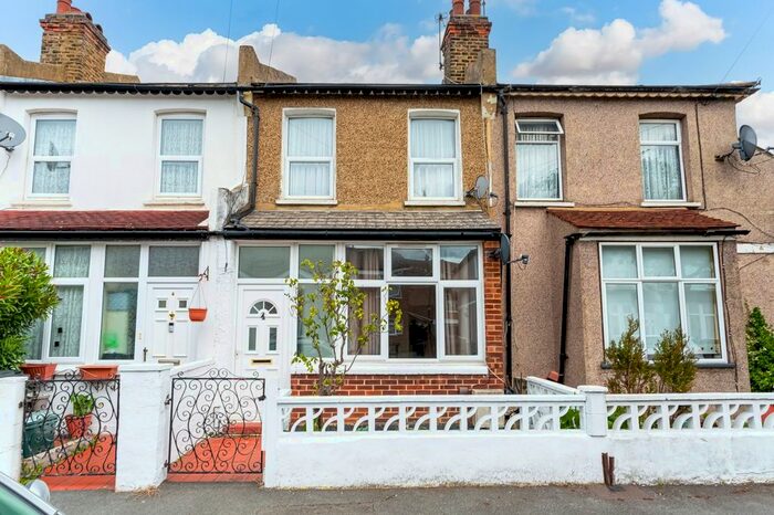 3 Bedroom Detached House To Rent In Feltham Road, Mitcham, CR4