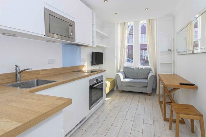 1 Bedroom Flat To Rent In Stronsa Road, London, W12