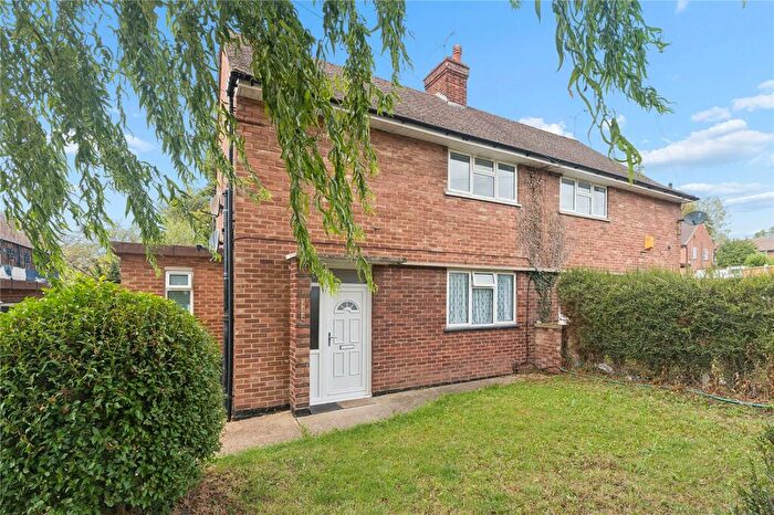 1 Bedroom Maisonette For Sale In Goldings Crescent, Basildon, Essex, SS16