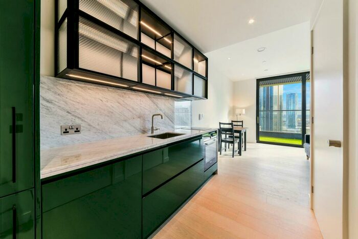 Apartment To Rent In Hobart Building, Wardian, Canary Wharf, E14