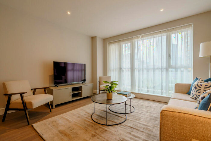 2 Bedroom Apartment To Rent In Circus Apartments, Westferry Circus, London, E14