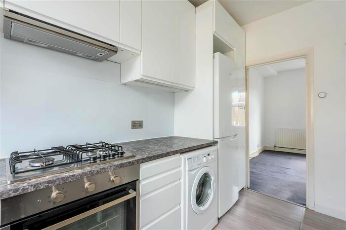 2 Bedroom Flat To Rent In Trinity Road, London, SW17
