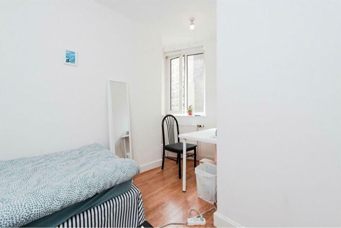 2 Bedroom Flat To Rent In Chelsea Cloisters, Sloane Avenue, London, SW3