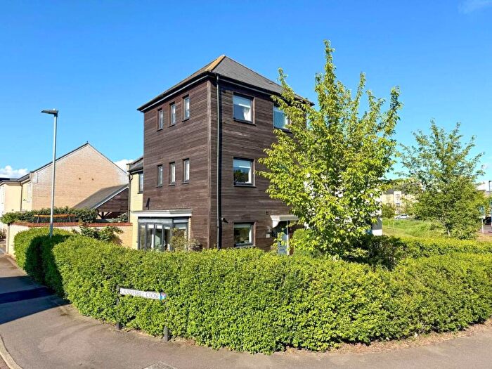 3 Bedroom Semi-Detached House For Sale In Ring Fort Road, Cambridge, CB4