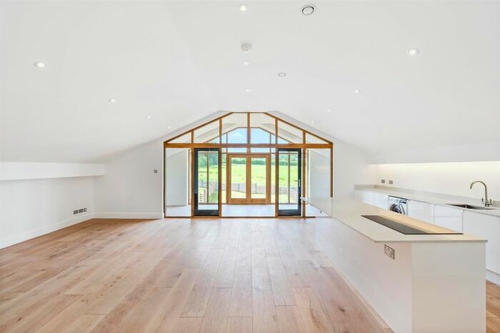 3 Bedroom Flat To Rent In Holy Cross Hill, Broxbourne, EN10