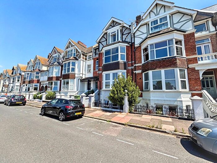 2 Bedroom Flat For Sale In Park Road, Bexhill-On-Sea, TN39