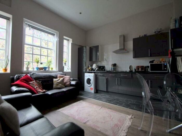 3 Bedroom House To Rent In Victoria Road, Leeds, LS6