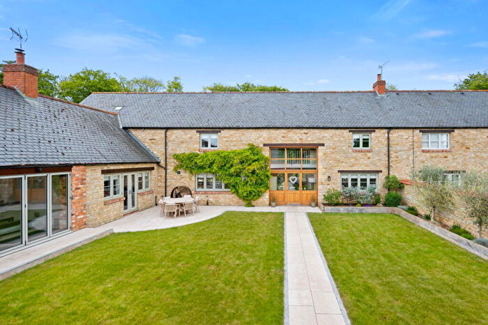 4 Bedroom Barn Conversion For Sale In Grange Farm Barns Geddington, NN14