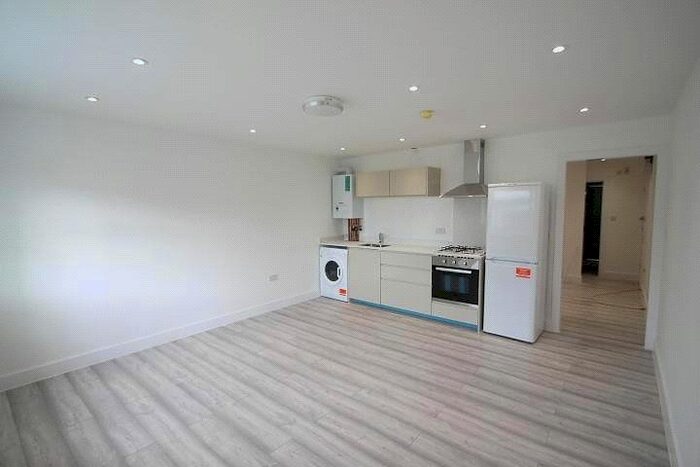 1 Bedroom Flat To Rent In Church Road, Ashford, Surrey, TW15