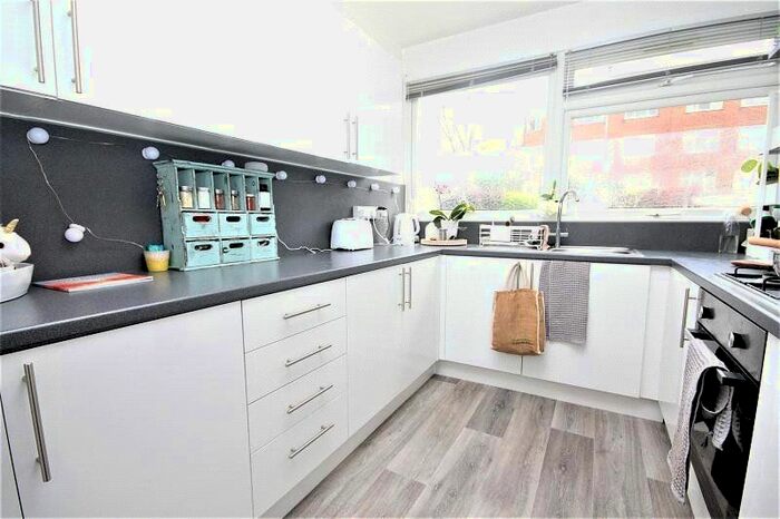 2 Bedroom Flat To Rent In Glenmead, Palmerston Road, Buckhurst Hill, IG9