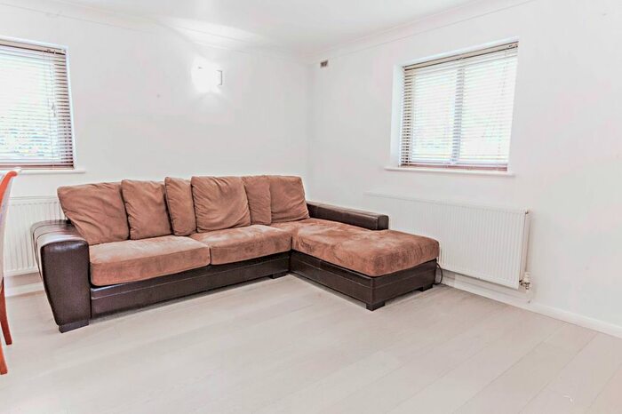 1 Bedroom Flat To Rent In Wheatley Close, London, NW4