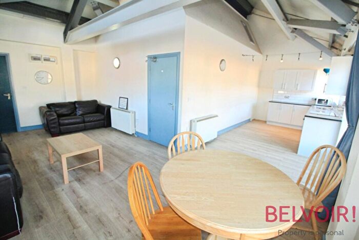 3 Bedroom Flat To Rent In Foxrose Courtyard, Aberdeen Street, Nottingham, NG3