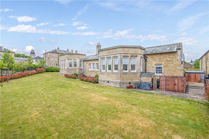 2 Bedroom Bungalow For Sale In Norwood Drive, Menston, Ilkley, West Yorkshire, LS29