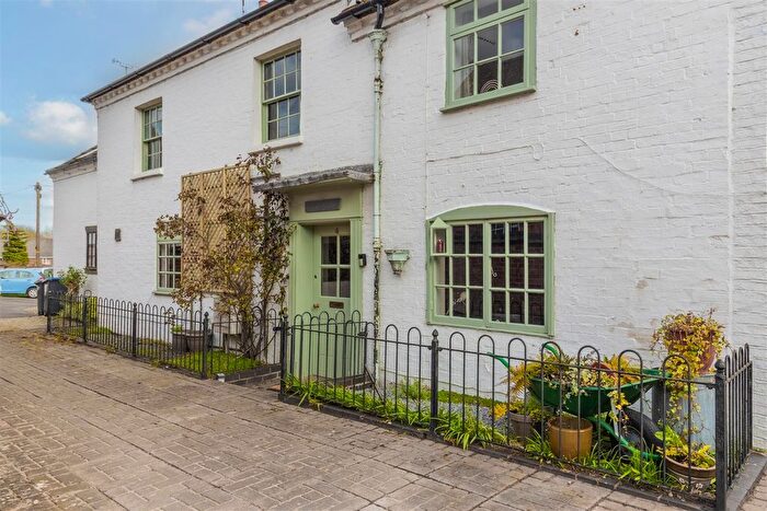 4 Bedroom Semi Detached House For Sale In Daventry Road, Southam, CV47