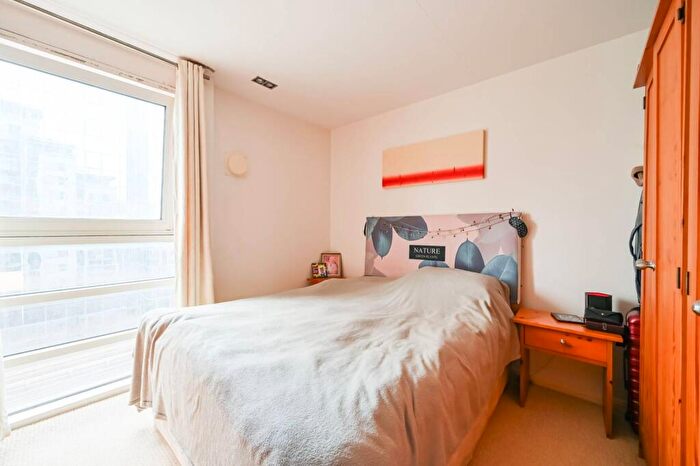 2 Bedroom Flat To Rent In City Tower, , Canary Wharf, London, E14