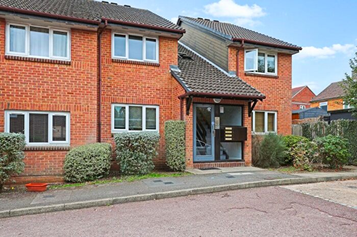 1 Bedroom Flat To Rent In Hereward Green, Loughton, Essex, IG10