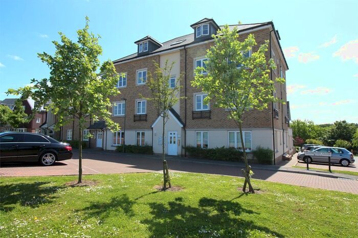 2 Bedroom Flat To Rent In Allington Close, Farnham, Surrey GU9