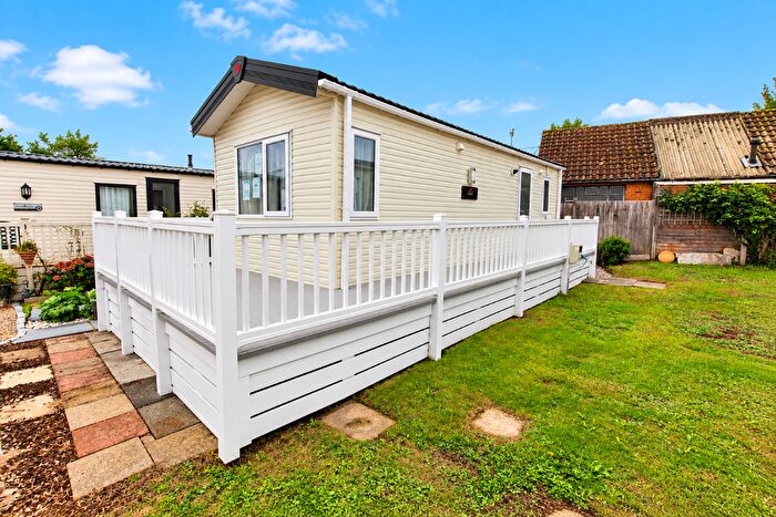 2 Bedroom Bungalow For Sale In Wayside Caravan Park, Way Hill, Minster, Ramsgate, CT12