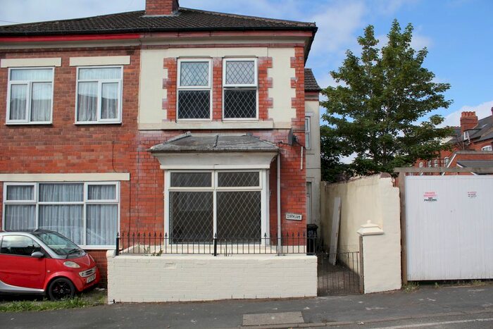 1 Bedroom Flat To Rent In Waverley Street, Dudley, DY2
