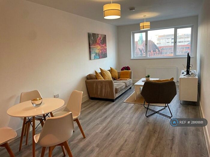 2 Bedroom Flat To Rent In Chertsey Road, Woking, GU21