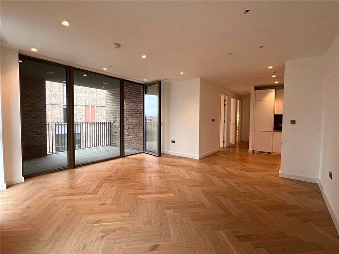 3 Bedroom Flat To Rent In Oberman Road, Dollis Hill, NW10