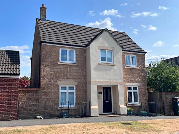 3 Bedroom House For Sale In Kingfisher Avenue, Gillingham, SP8