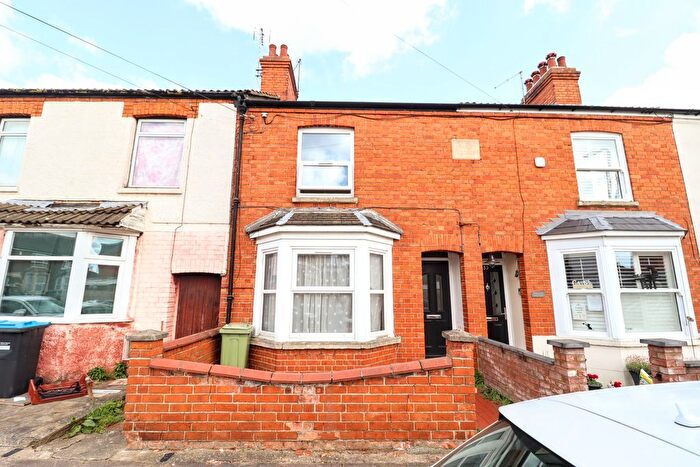 2 Bedroom Terraced House For Sale In Windsor Street, Bletchley, Milton Keynes, MK2