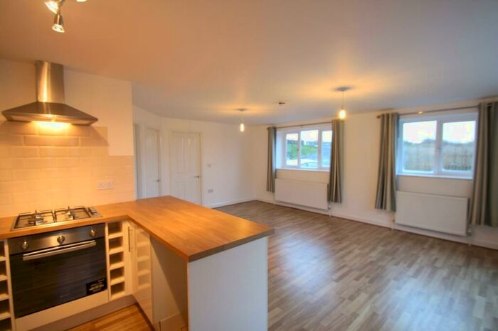 2 Bedroom Flat To Rent In Elland Road, Churwell, Morley, Leeds, LS27