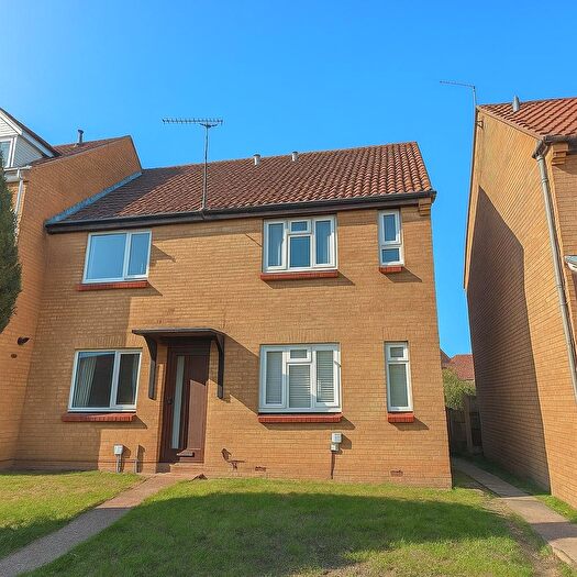 2 Bedroom House To Rent In Chapel Close Grays, RM20