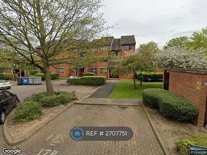 2 Bedroom Flat To Rent In Maltby Drive, Enfield, EN1