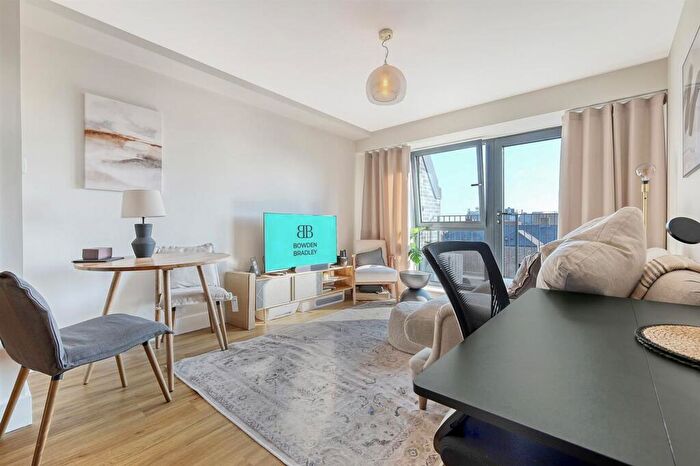 1 Bedroom Apartment For Sale In William Hunter Way, Hunters Court, CM14