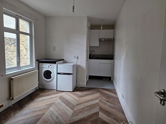 Studio To Rent In Rock Street, London, N4