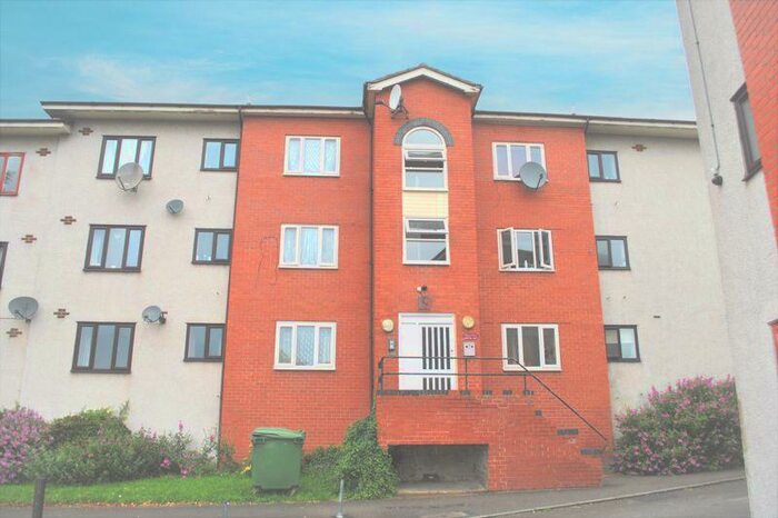 3 Bedroom Apartment To Rent In Regency Court, Off Whetley Lane, Bradford, BD8