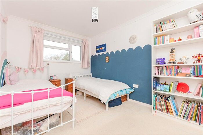 4 Bedroom Semi-detached House For Sale In Saddlers Park, Eynsford, Kent, DA4