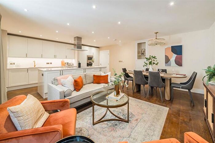 2 Bedroom Flat To Rent In Gloucester Place, Marylebone, W1U