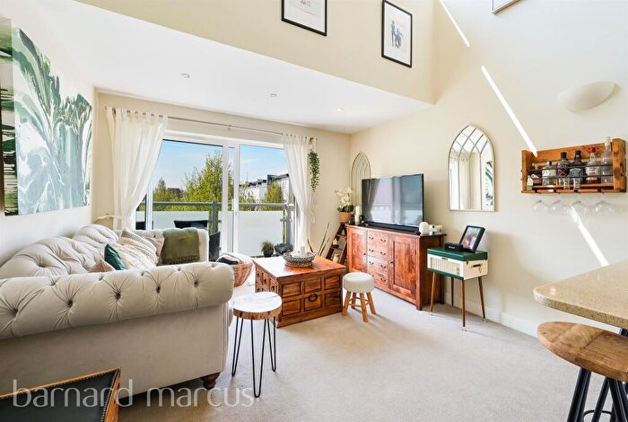 1 Bedroom Penthouse For Sale In Canalside, Redhill, RH1