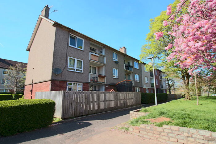 2 Bedroom Flat To Rent In Lesmuir Place, Knightswood, G14